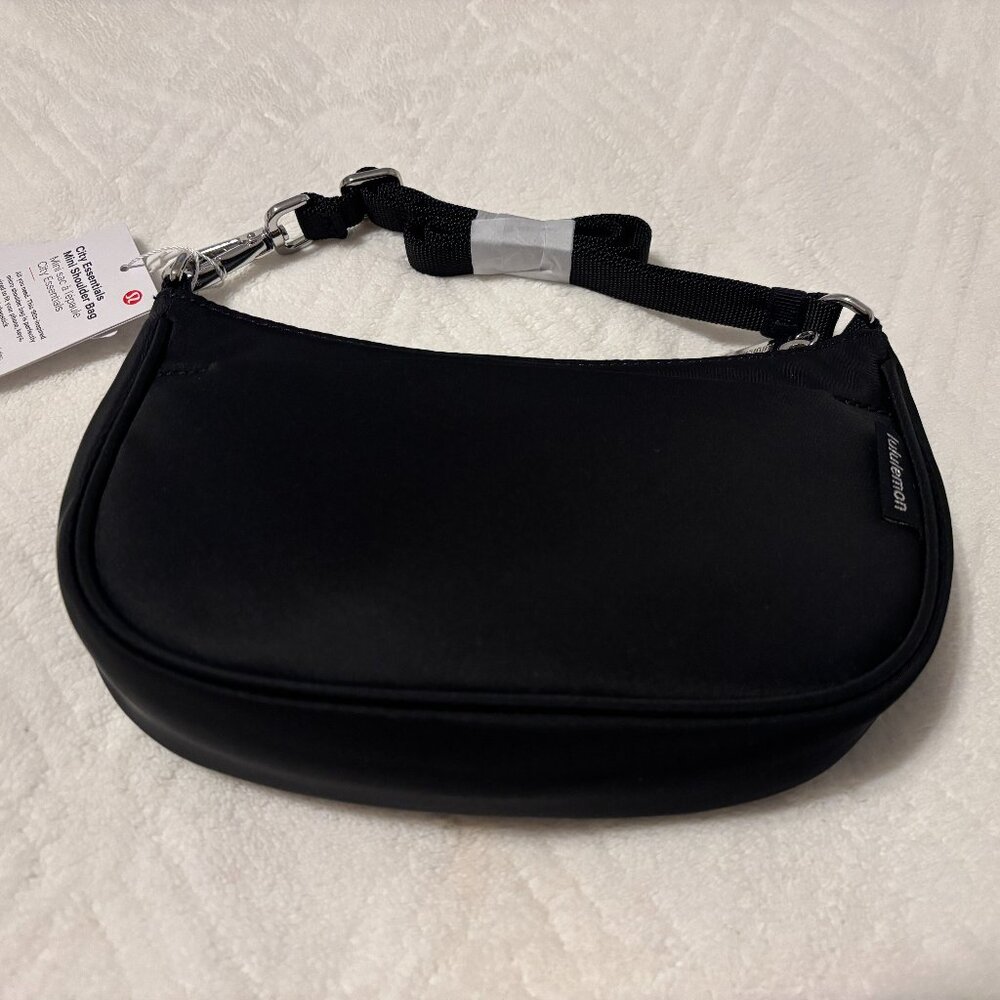 NWT  Lululemon City Essentials Mini Shoulder bag - black